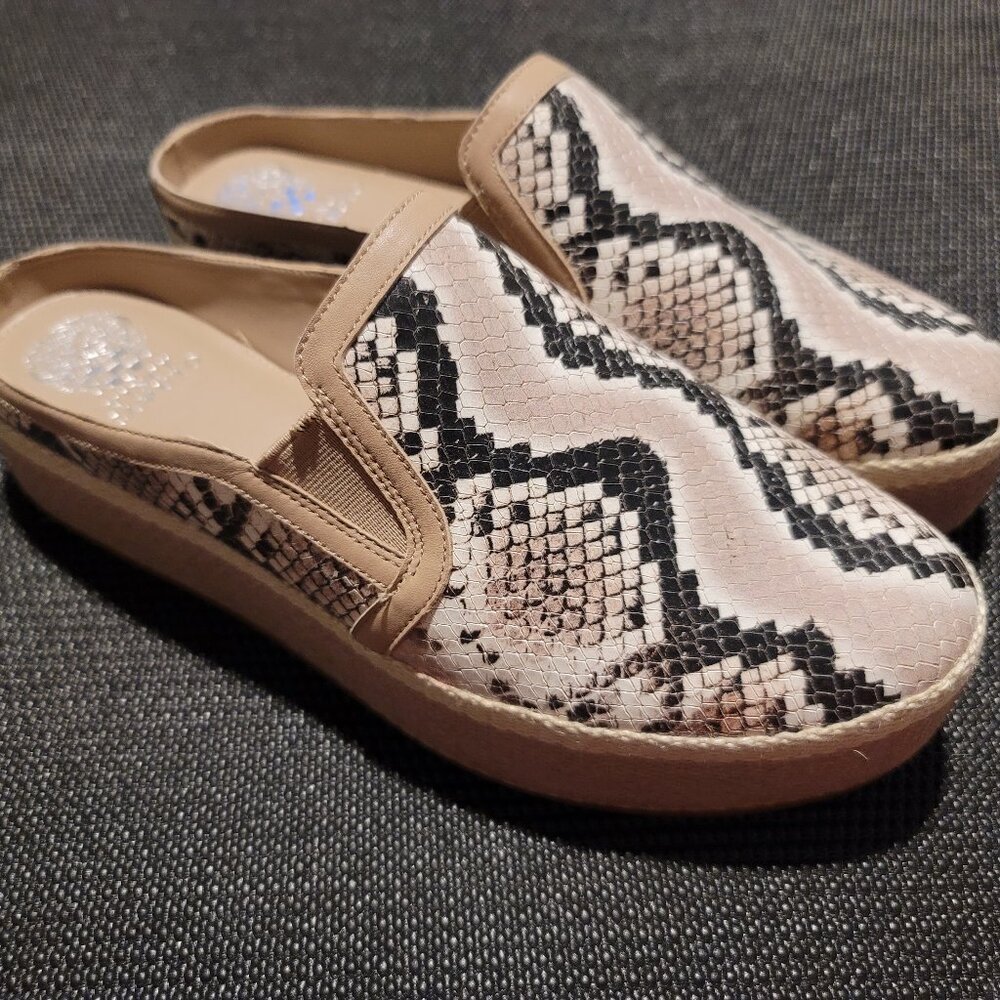 VINCE CAMUTO MERINNEY SNAKE PRINT SLIP ON MULE - NWT! 9.5